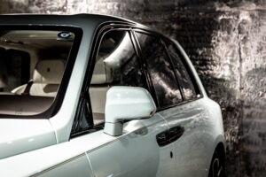 ブラックバッジカリナン 4WD 4名