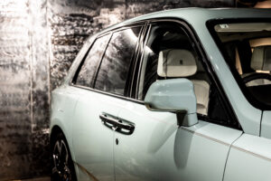 ブラックバッジカリナン 4WD 4名