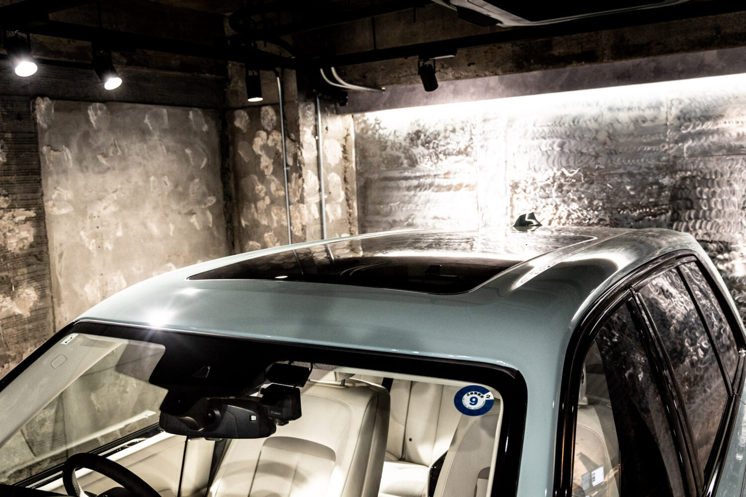 ブラックバッジカリナン 4WD 4名