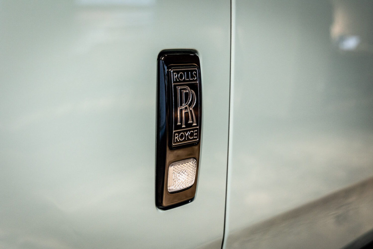 ブラックバッジカリナン 4WD 4名