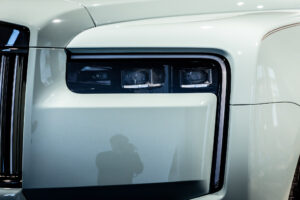 ブラックバッジカリナン 4WD 4名