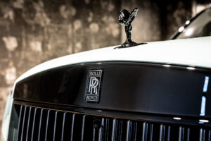 ブラックバッジカリナン 4WD 4名