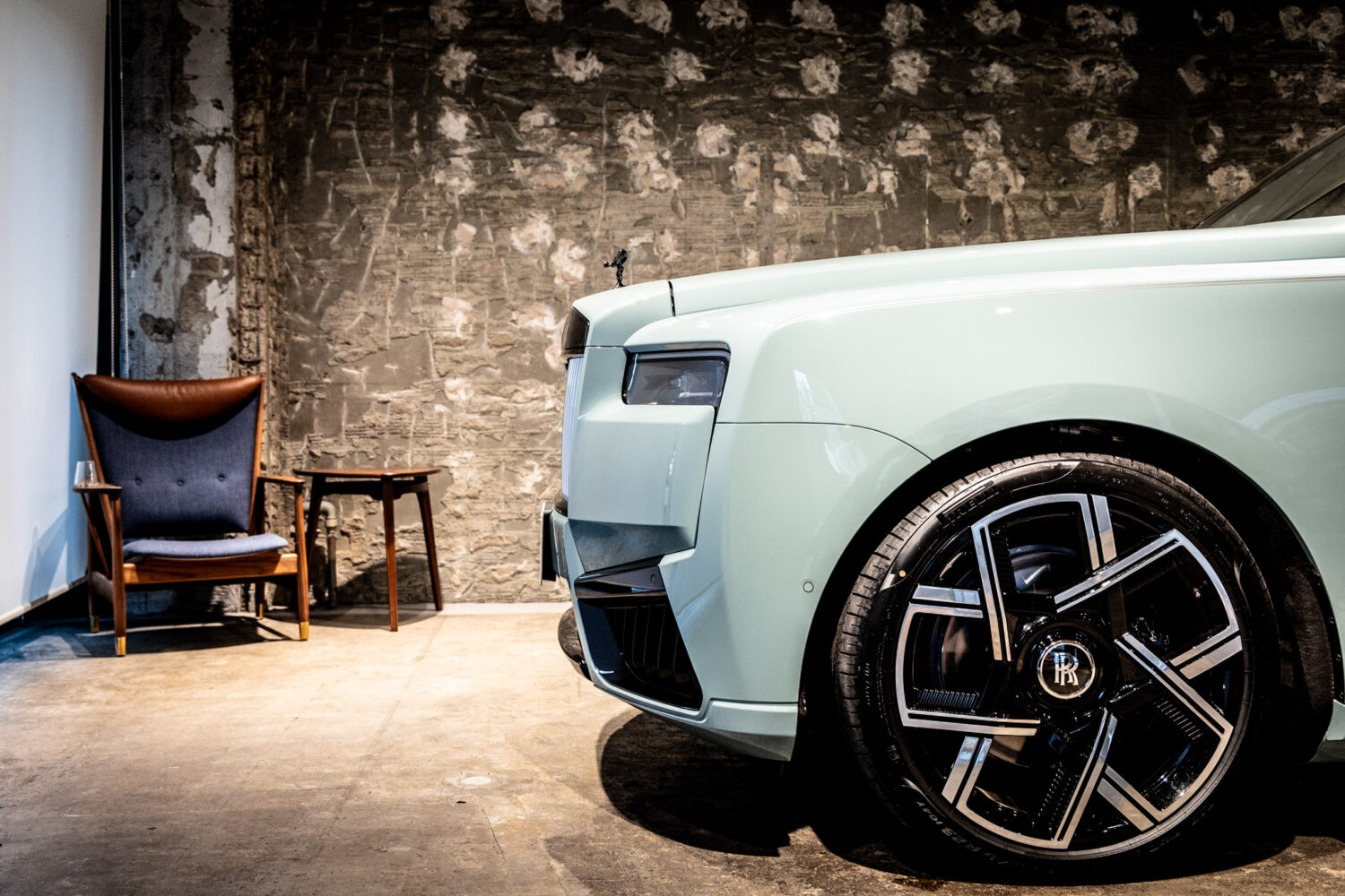 ブラックバッジカリナン 4WD 4名