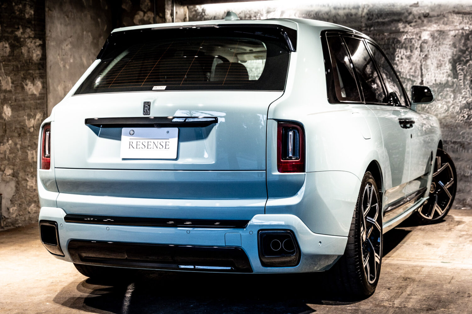 ブラックバッジカリナン 4WD 4名