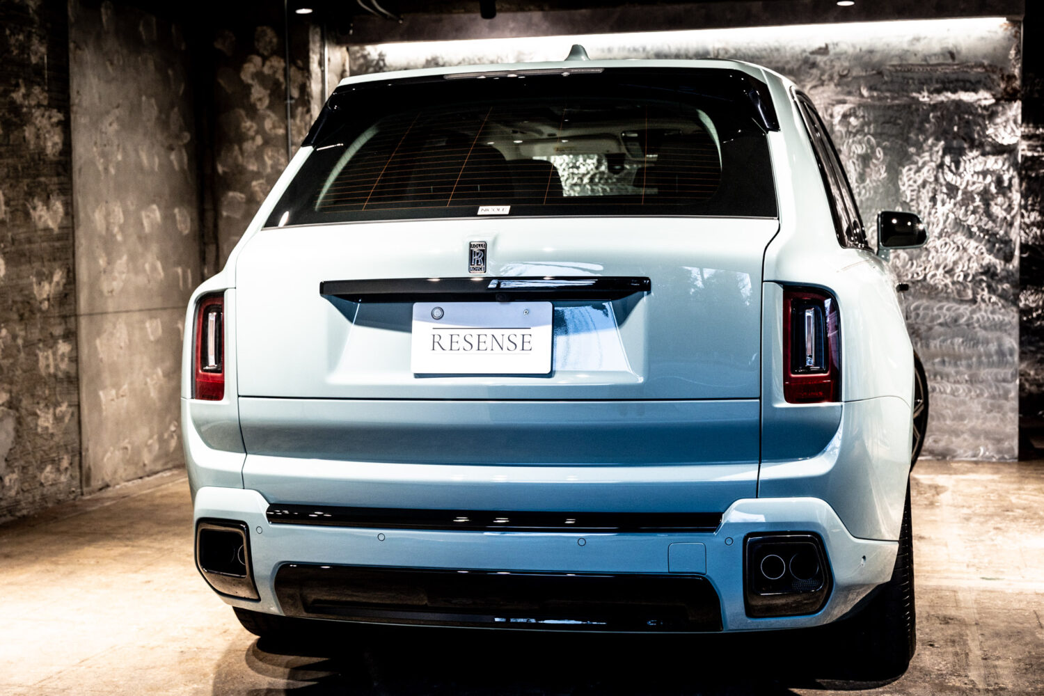 ブラックバッジカリナン 4WD 4名