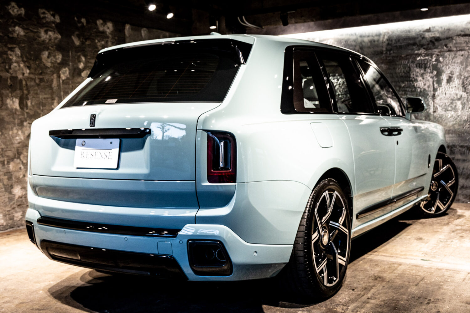 ブラックバッジカリナン 4WD 4名