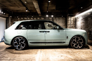 ブラックバッジカリナン 4WD 4名