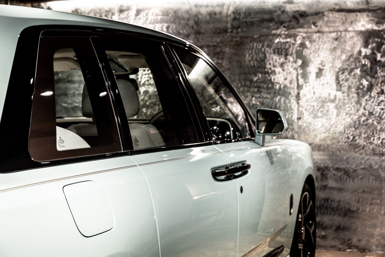 ブラックバッジカリナン 4WD 4名