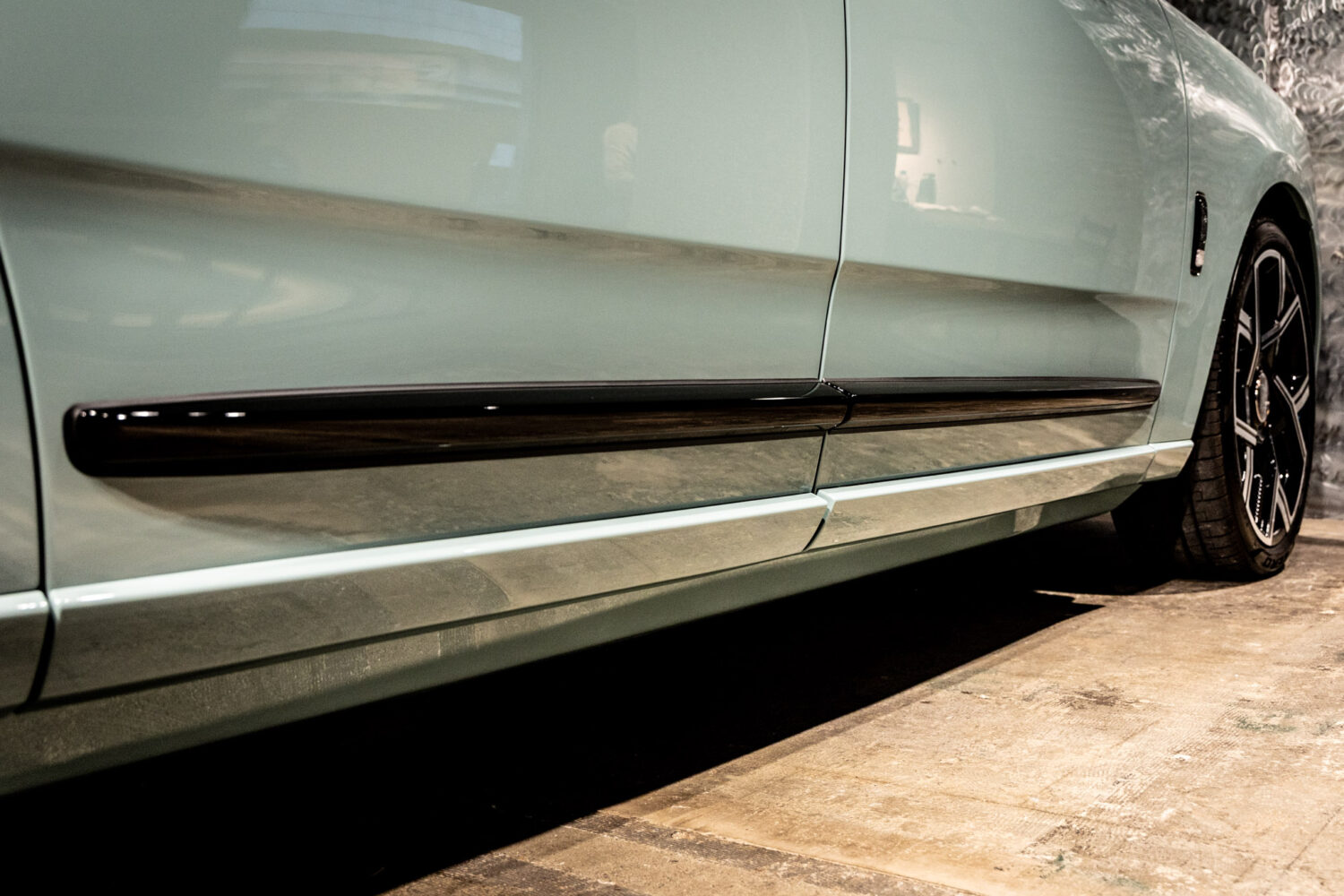 ブラックバッジカリナン 4WD 4名