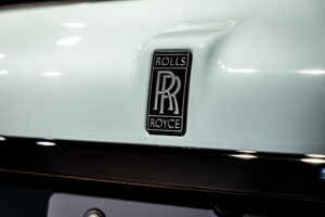 ブラックバッジカリナン 4WD 4名