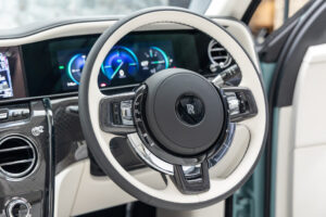 ブラックバッジカリナン 4WD 4名