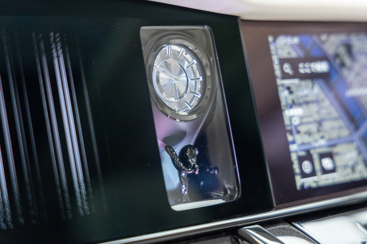 ブラックバッジカリナン 4WD 4名