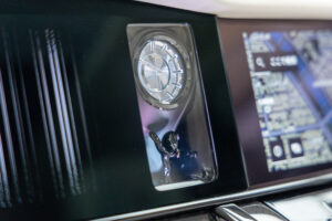 ブラックバッジカリナン 4WD 4名