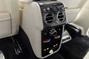 ブラックバッジカリナン 4WD 4名