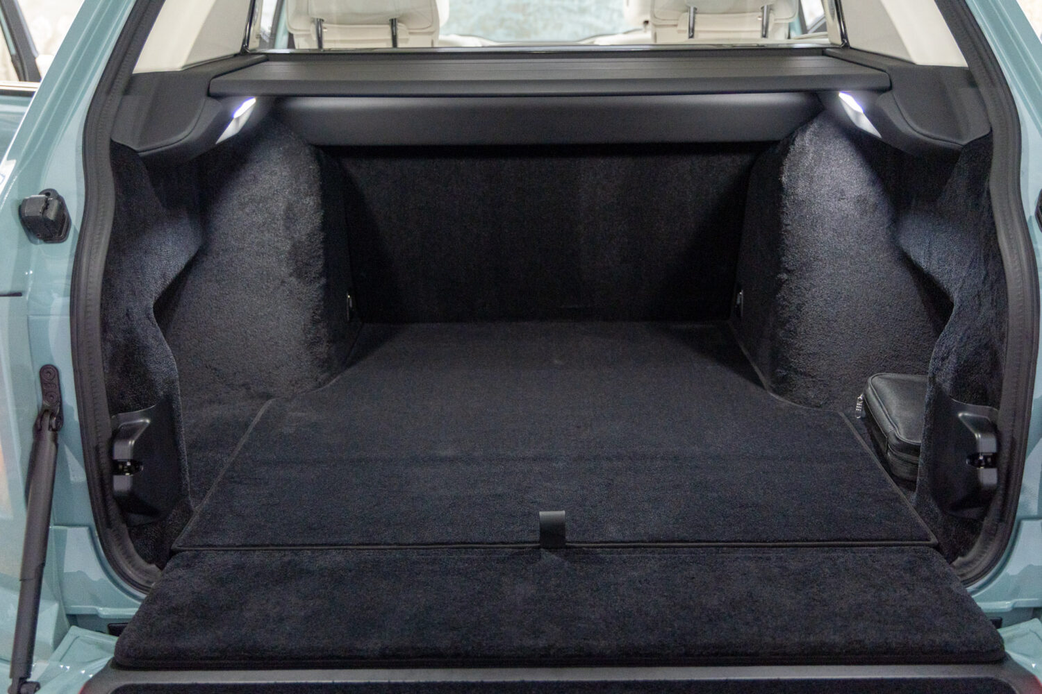 ブラックバッジカリナン 4WD 4名