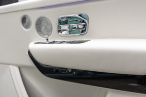 ブラックバッジカリナン 4WD 4名