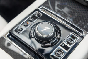 ブラックバッジカリナン 4WD 4名