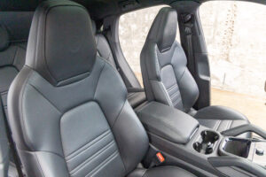 カイエンクーペ ティプトロニックS リアコンフォートベンチシート 4WD