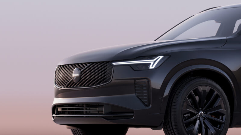 フラッグシップSUVに「ブラックエディション」登場　ボルボXC90