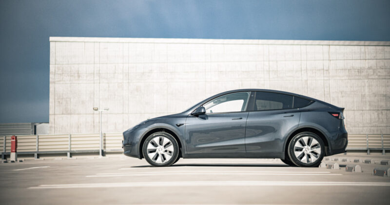 テスラ・モデルY（AWD）未来感は、乗り込んだ瞬間に始まる