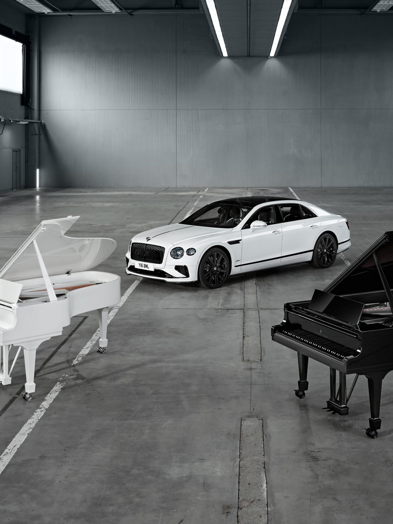 フライングスパー・スピードとウルトラブラック/ウルトラホワイトの2台のスタインウェイ・グランドピアノが、ヨーロッパ各地を巡る特別コンサートツアーを展開予定だ。