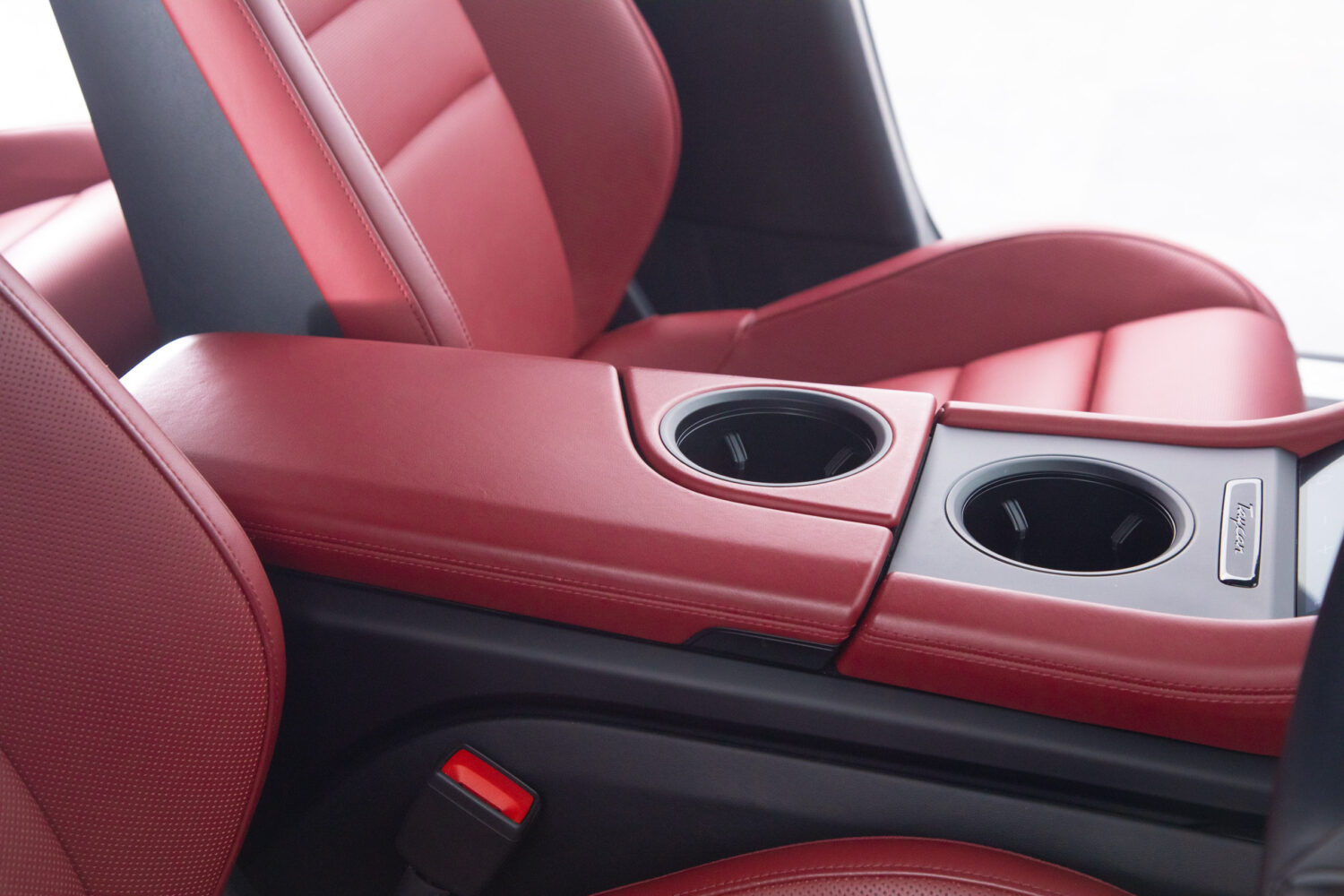 タイカン 4SパフォーマンスBattery+ 4シート4WD