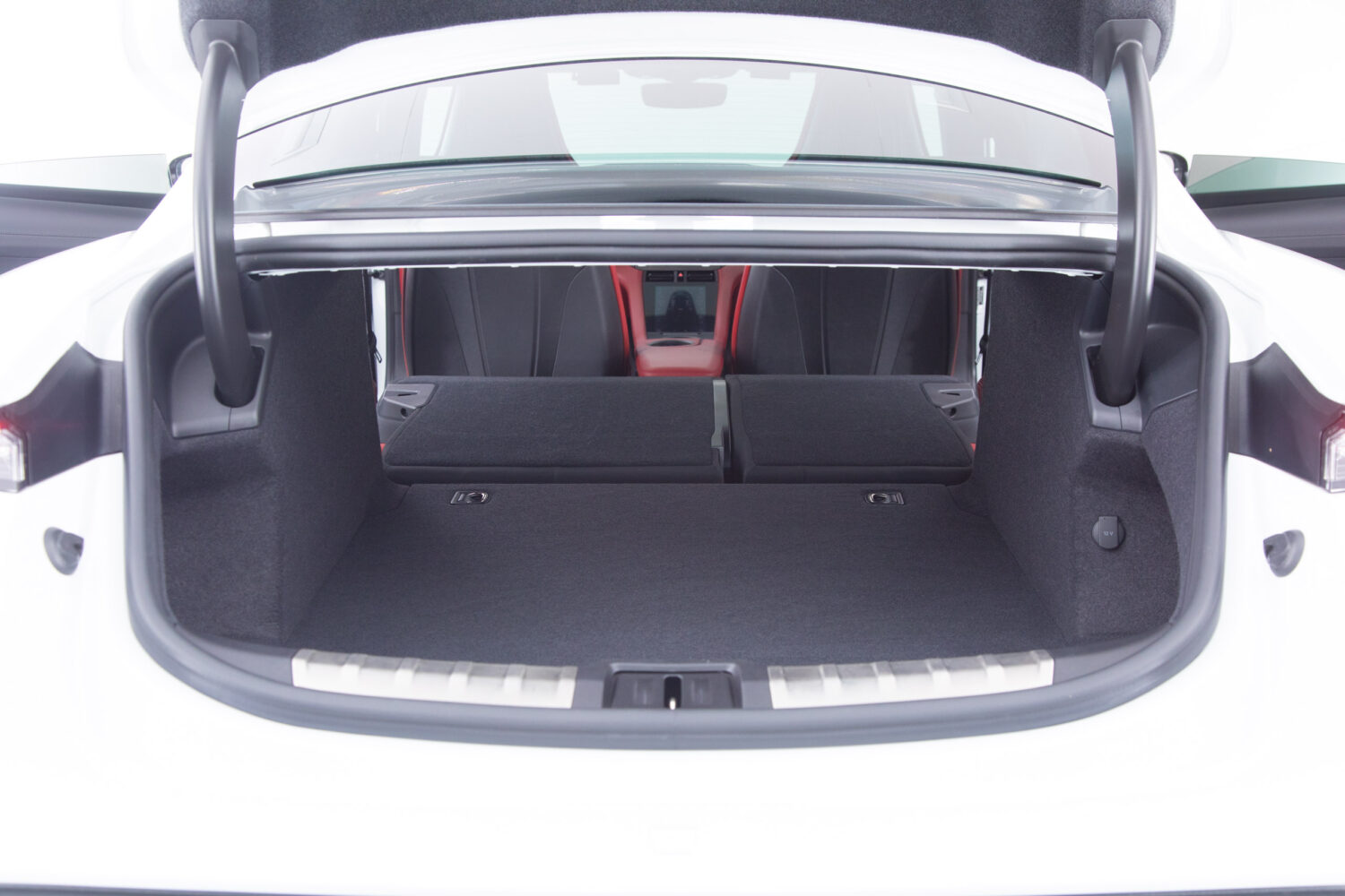 タイカン 4SパフォーマンスBattery+ 4シート4WD