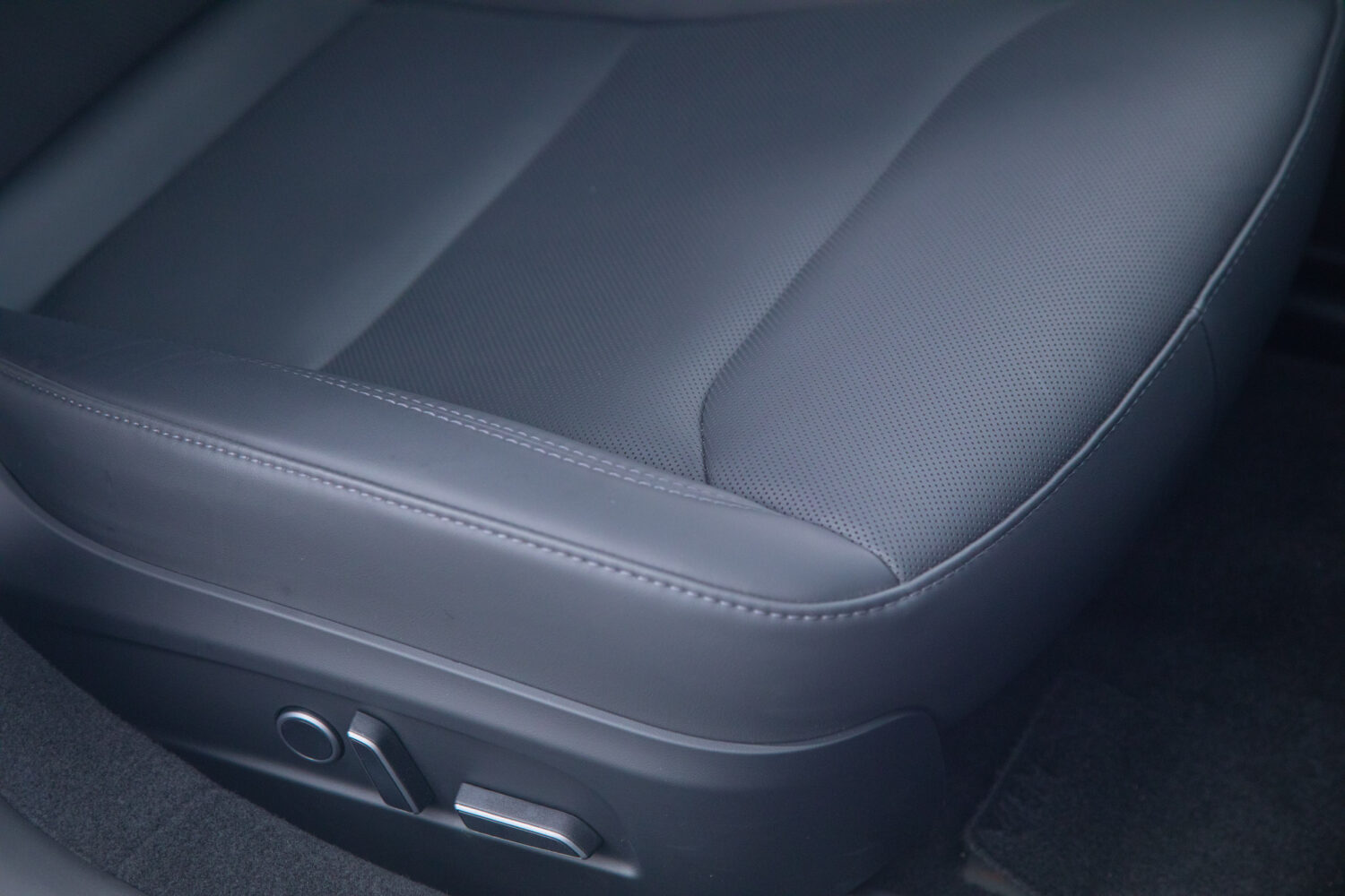 テスラ モデル3 RWD