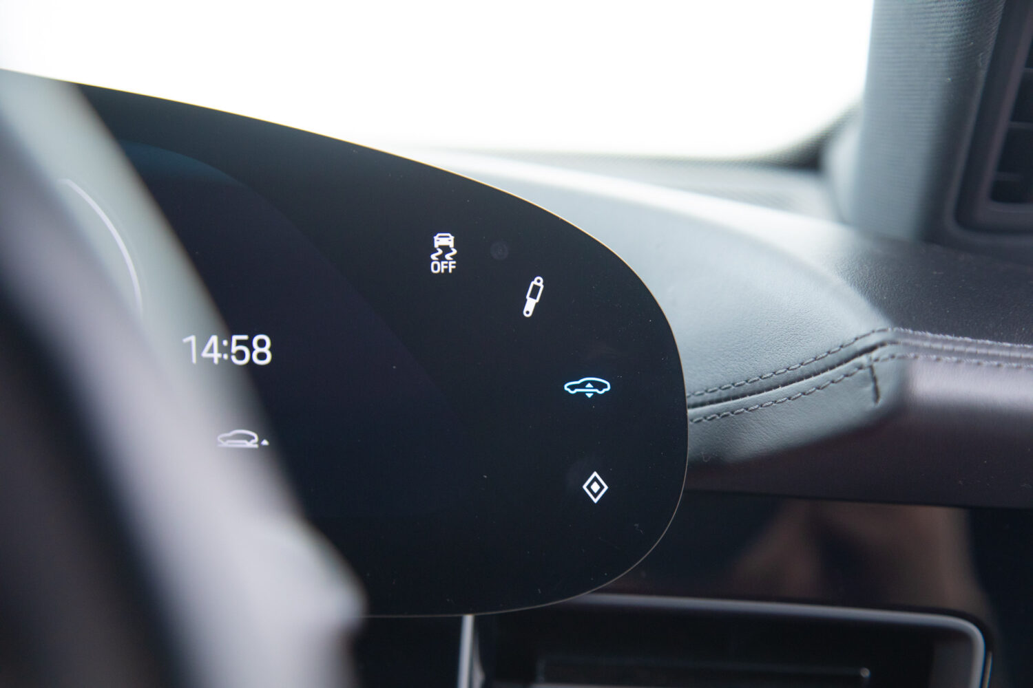 タイカン 4SパフォーマンスBattery+ 4シート4WD