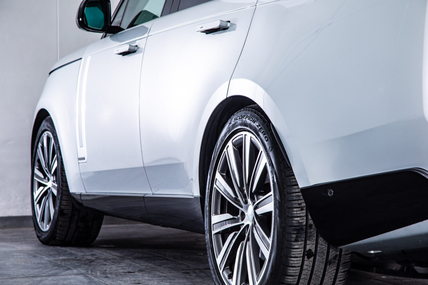 レンジローバー オートバイオグラフィー D300 スタンダードホイールベース 4WD