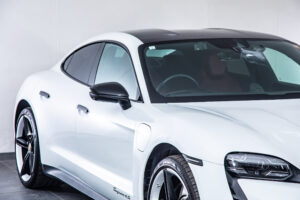 タイカン 4SパフォーマンスBattery+ 4シート4WD