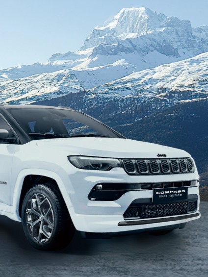 100台限定　ジープ・コンパス・トラックエディション　精悍な外装の特別限定車