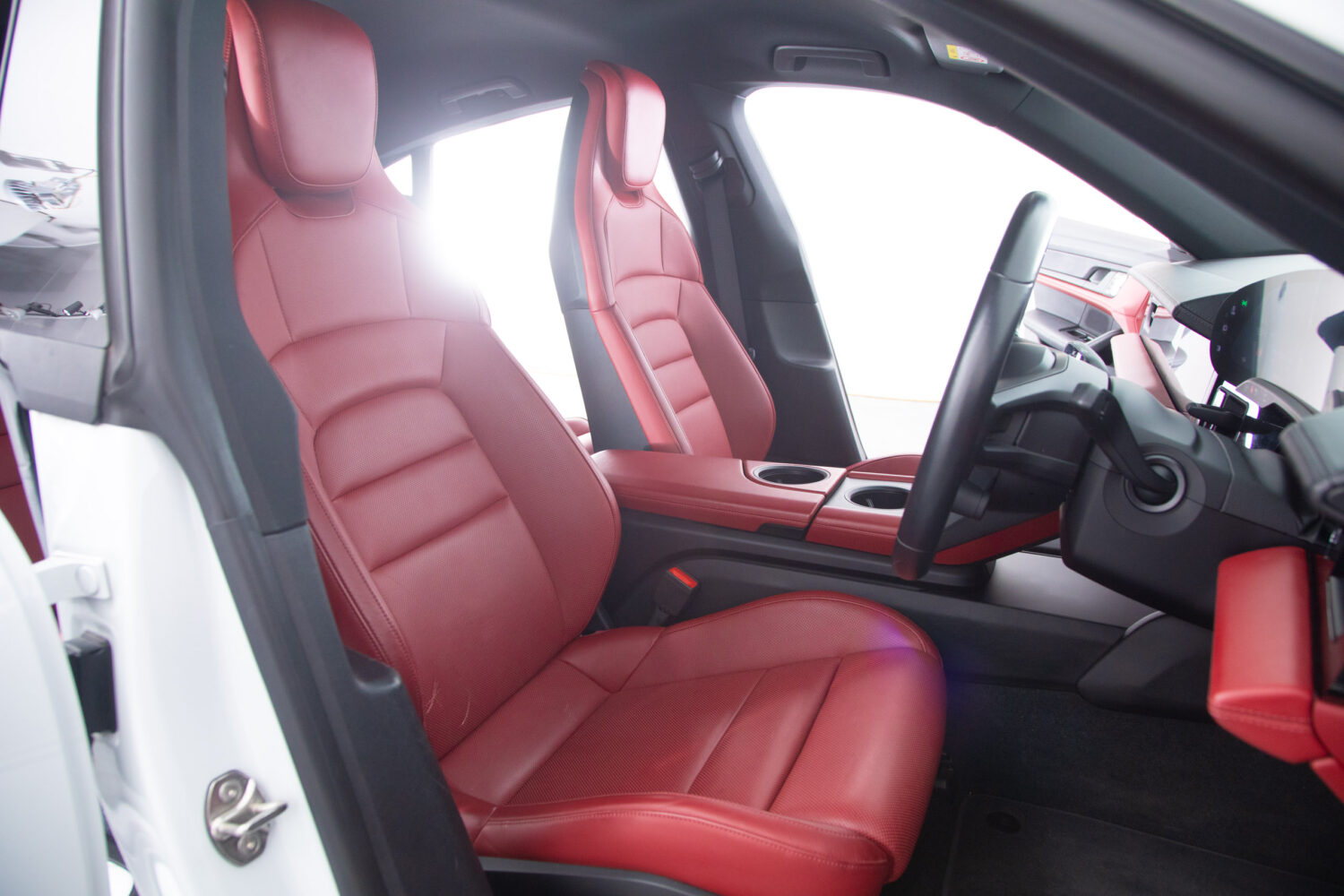 タイカン 4SパフォーマンスBattery+ 4シート4WD