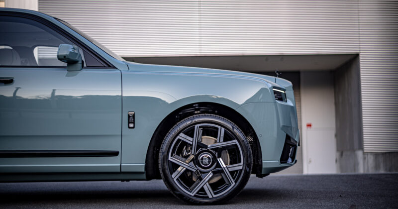 ロールス・ロイス・ブラックバッジ カリナン（2026）滑らかさのその先へ