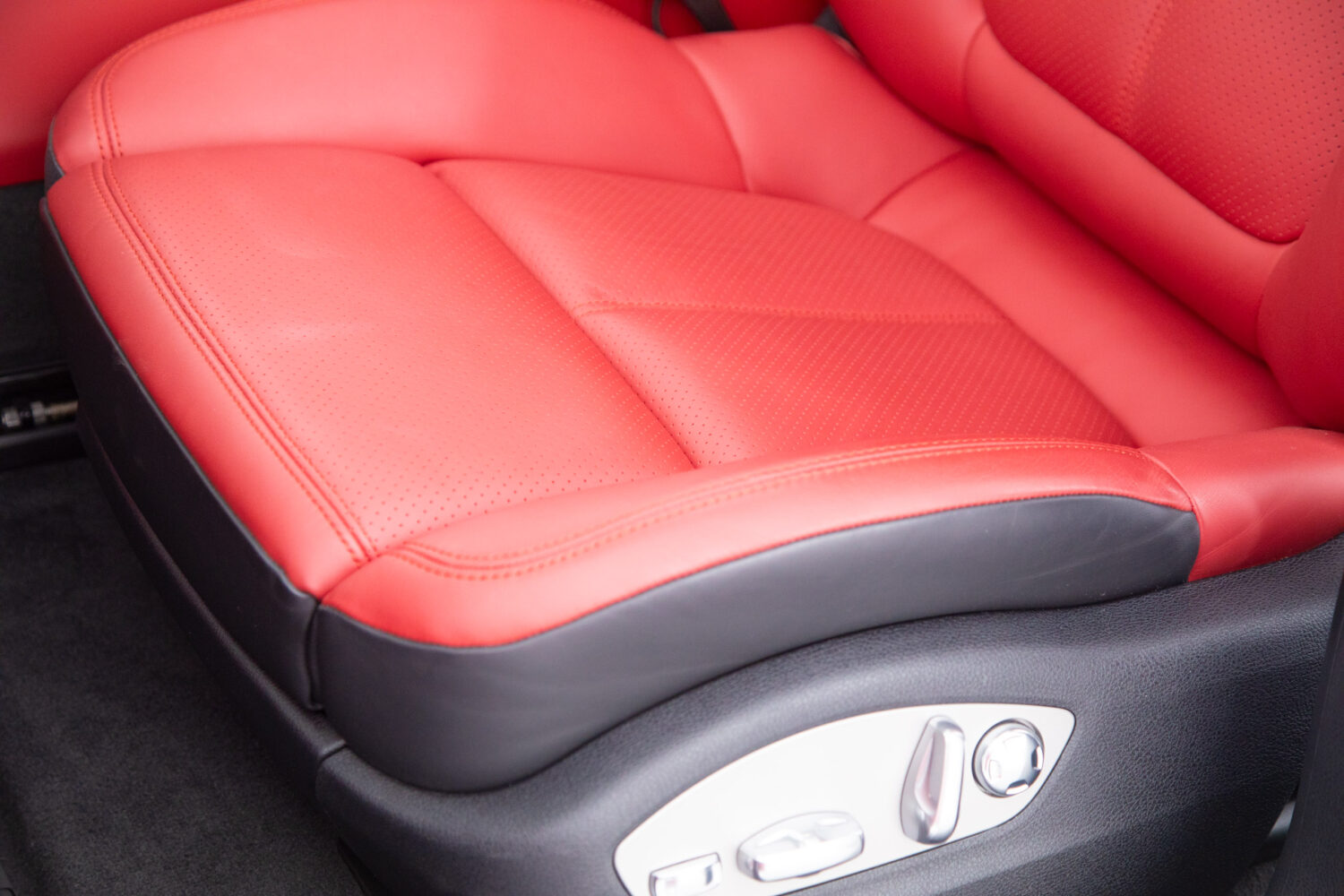 マカン S シュポルト エディション (パノラミック ルーフ システム装着車) PDK 4WD