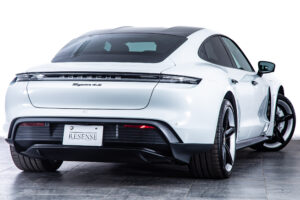 タイカン 4SパフォーマンスBattery+ 4シート4WD