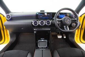 Aクラス A200d AMGラインパッケージ ディーゼルターボ MP202401