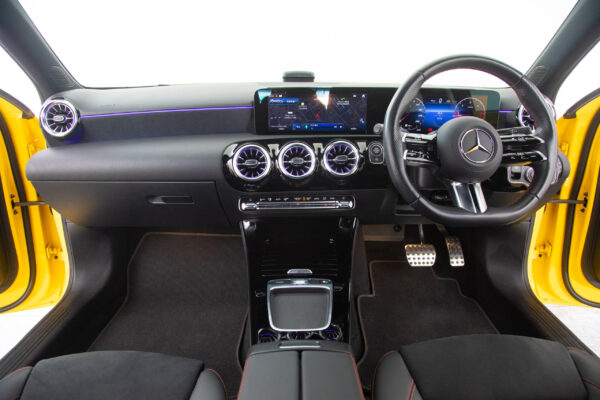 Aクラス A200d AMGラインパッケージ ディーゼルターボ MP202401