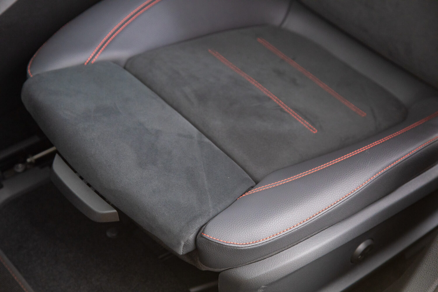 Aクラス A200d AMGラインパッケージ ディーゼルターボ MP202401