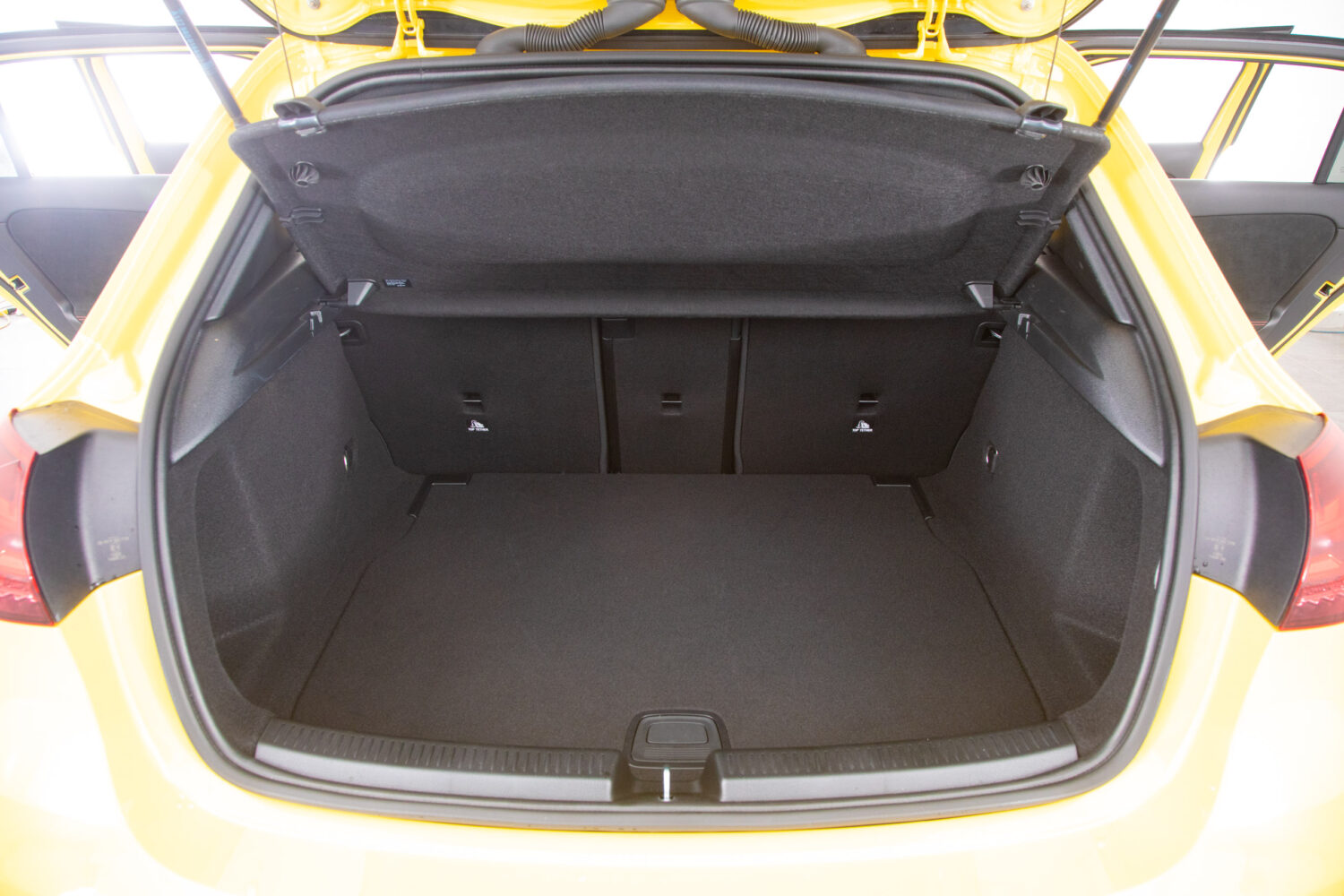 Aクラス A200d AMGラインパッケージ ディーゼルターボ MP202401