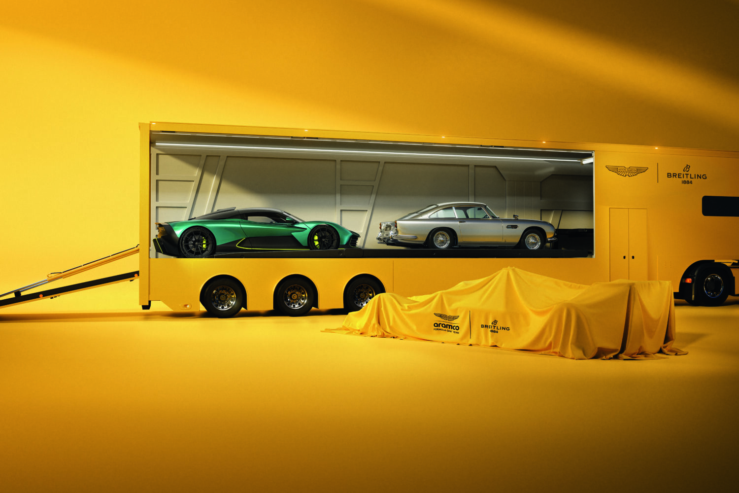 公式ウォッチパートナーで共に新たな伝統を築く　アストン・マーティン×ブライトリング