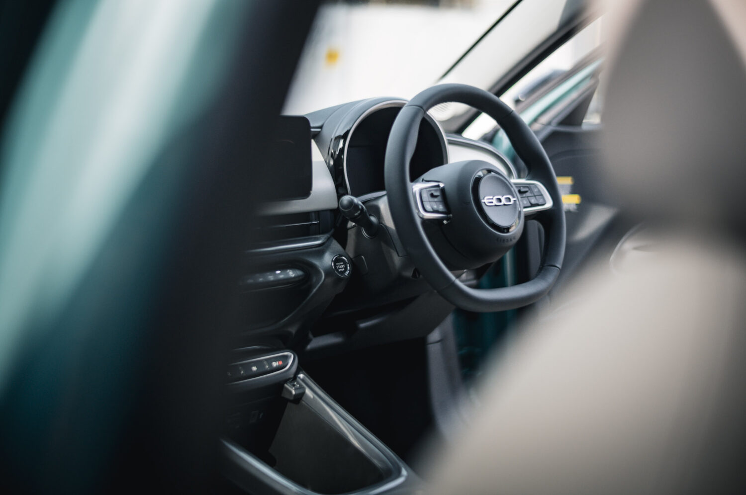 フィアット・600ハイブリッド(FF/6AT)かわいさは、スペックを超える