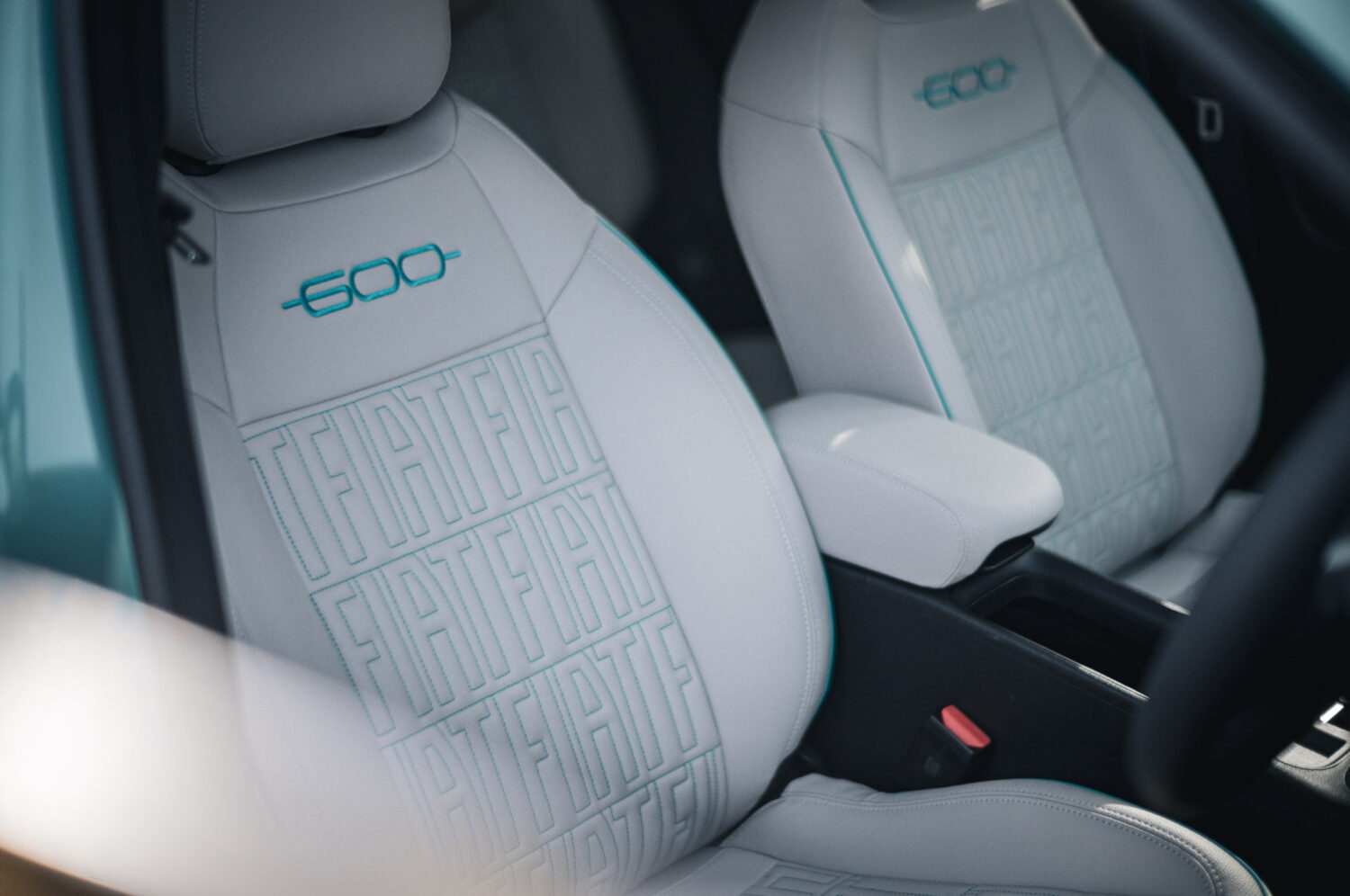 フィアット・600ハイブリッド(FF/6AT)かわいさは、スペックを超える