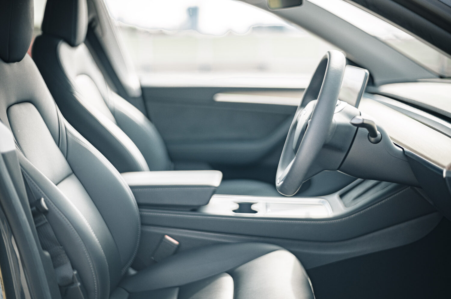 テスラ・モデルY（AWD）未来感は、乗り込んだ瞬間に始まる