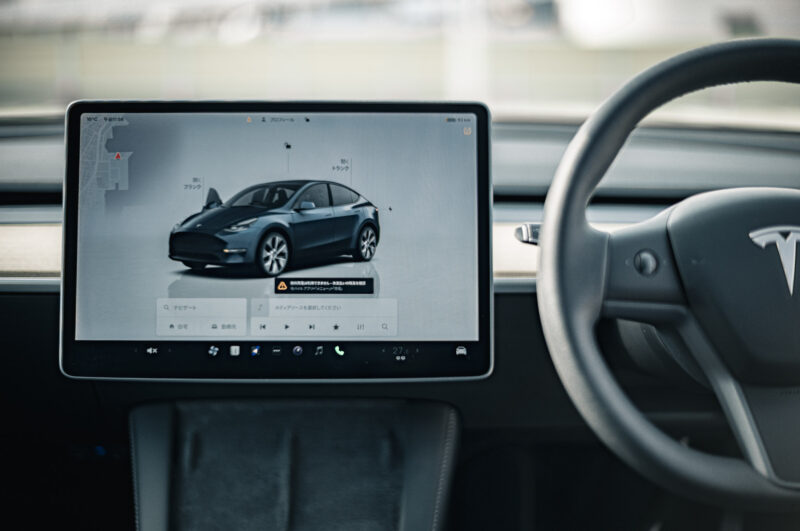 テスラ・モデルY（2023）未来感は、乗り込んだ瞬間に始まる