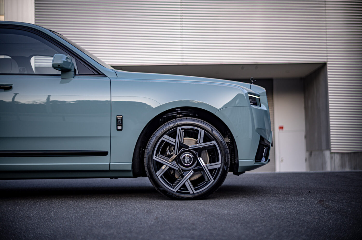 ロールス・ロイス・ブラックバッジ カリナン(2026)滑らかさのその先へ