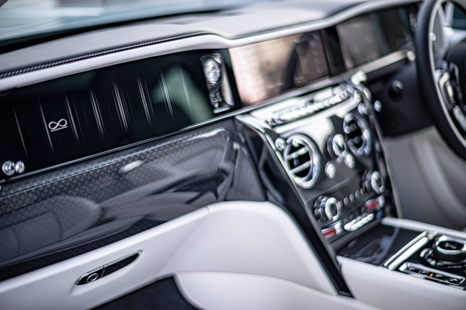 ロールス・ロイス・ブラックバッジ カリナン(2026)滑らかさのその先へ