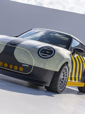 デウス・エクス・マキナとコラボ　「ザ・スケッグ」　ヘリテージと現代的なデザイン感覚