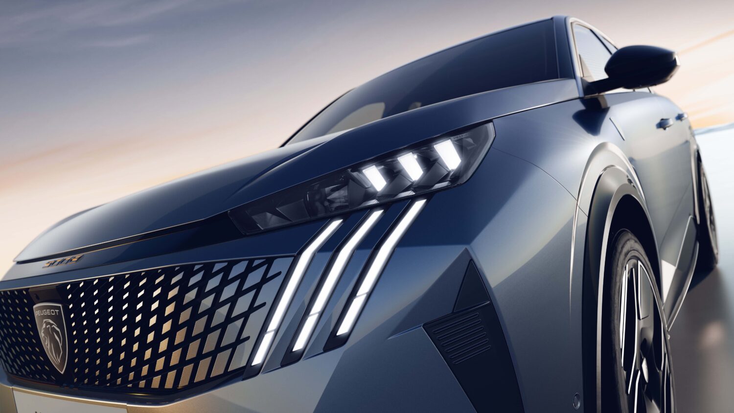 快適な7シート装備のSUV　プジョー5008ハイブリッド　多様な室内レイアウト