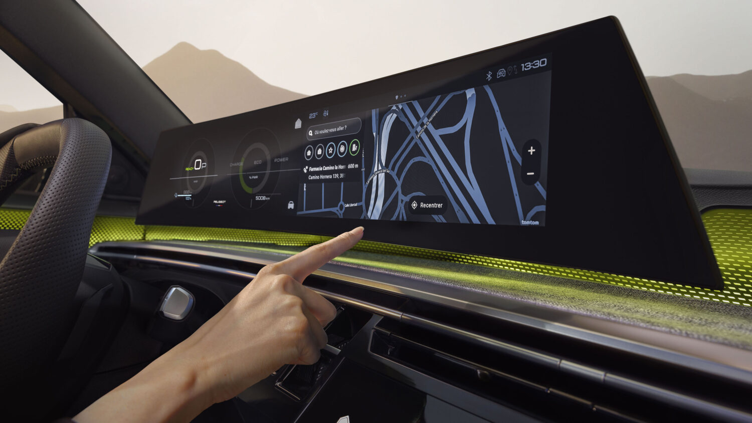 快適な7シート装備のSUV　プジョー5008ハイブリッド　多様な室内レイアウト